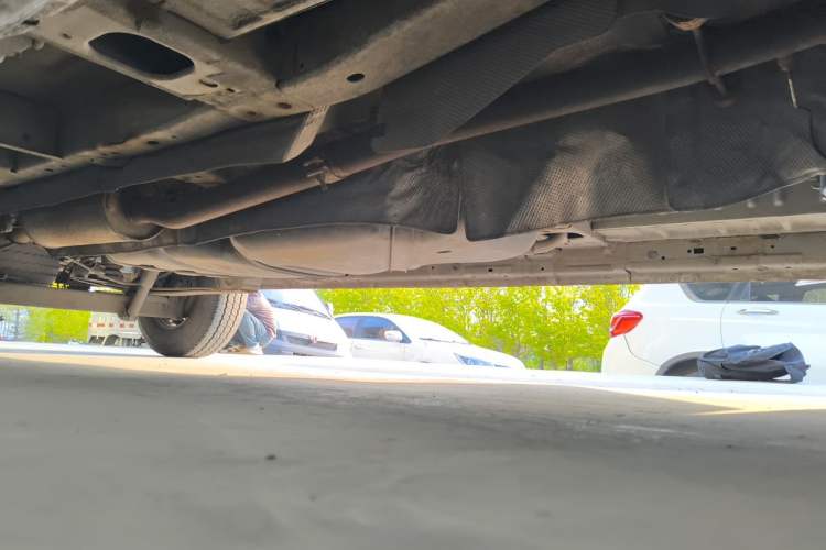 Used Ford Transit 2017 2.0T Diesel Van Mid-Chassis Mid-Roof China V Standard Chassis Front Right