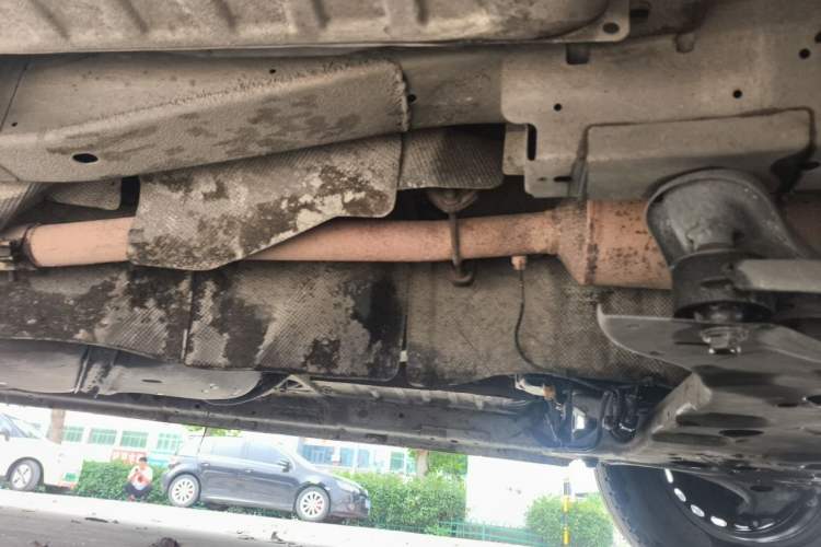 Used Ford Transit 2017 2.0T Diesel Van Mid-Chassis Mid-Roof China V Standard Chassis Front Right