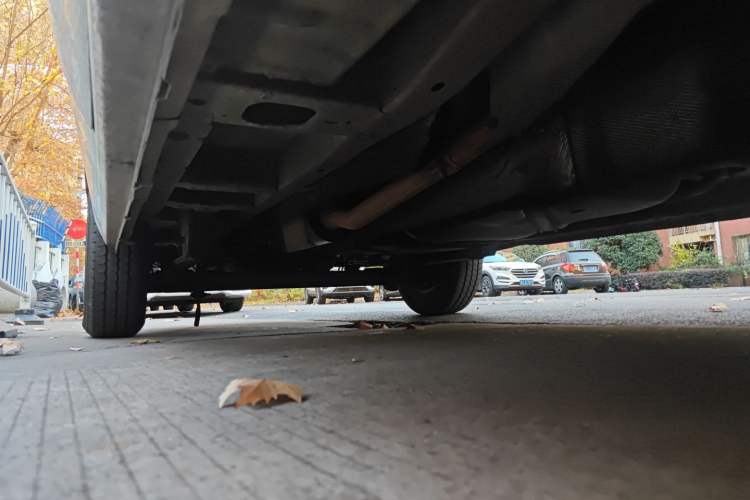 Used Ford Transit 2017 2.0T Diesel Van Short Wheelbase Mid-Roof China V Standard Chassis Front Right