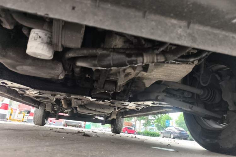 Used Ford Transit 2017 2.0T Diesel Van Mid-Chassis Mid-Roof China V Standard Chassis Front