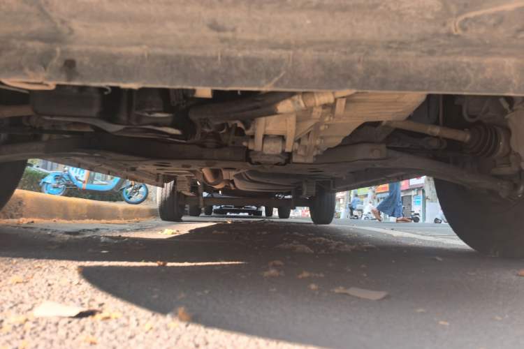 Used Ford Transit 2017 2.0T Diesel Van Mid-Chassis Mid-Roof China V Standard Chassis Front