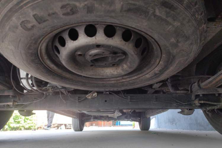 Used Ford Transit 2017 2.0T Diesel Van Mid-Chassis Mid-Roof China V Standard Chassis Rear