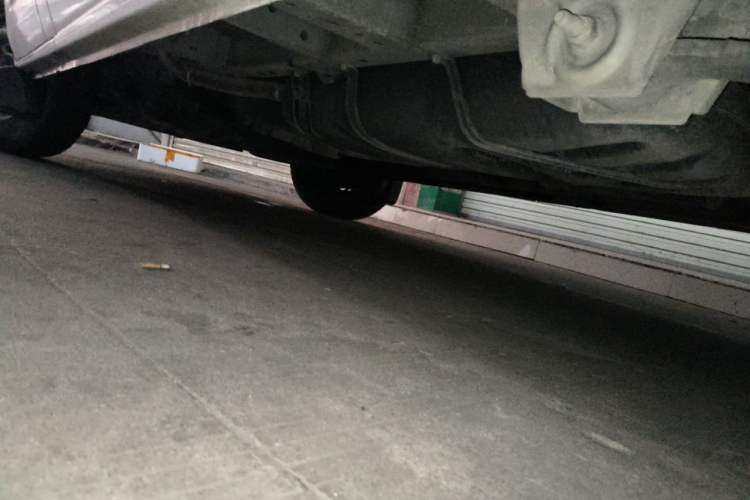 Used Ford Transit 2017 2.0T Diesel Van Mid-Chassis Mid-Roof China V Standard Chassis Rear Left