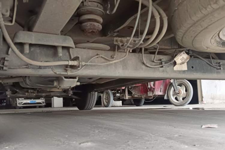 Used Ford Transit 2017 2.0T Diesel Van Mid-Chassis Mid-Roof China IV Standard Chassis Rear Left