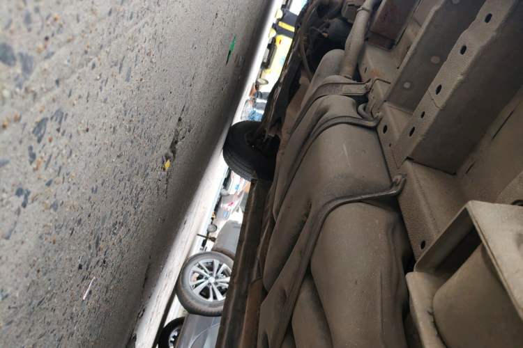Used Ford Transit 2017 2.0T Diesel Van Mid-Chassis Mid-Roof China IV Standard Chassis Rear Left