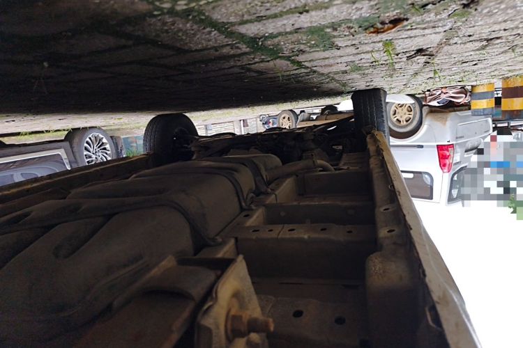 Used Ford Transit 2017 2.0T Diesel Van Mid-Chassis Mid-Roof China V Standard Chassis Rear Left