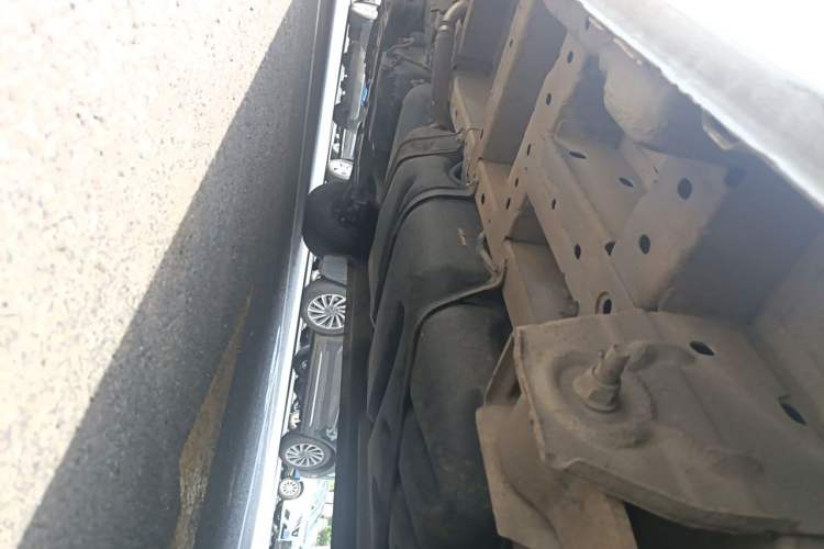 Used Ford Transit 2017 2.0T Diesel Multi-Function Commercial Vehicle Mid-Drive Mid-Roof China V Standard Chassis Rear Left