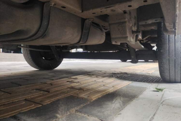 Used Ford Transit 2017 2.0T Diesel Multi-Purpose Commercial Vehicle Short Wheelbase Low Roof China V Standard Chassis Rear Left