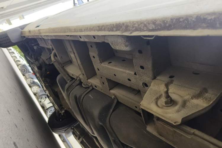 Used Ford Transit 2017 2.0T Diesel Multi-Function Commercial Vehicle Mid-Drive Mid-Roof China V Standard Chassis Rear Left