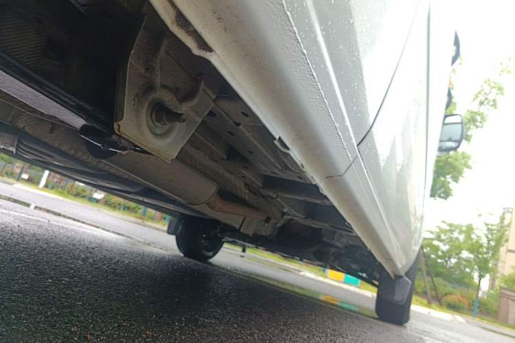 Used Ford Transit 2017 2.0T Diesel Multi-Function Commercial Vehicle Mid-Drive Mid-Roof China V Standard Chassis Rear Right