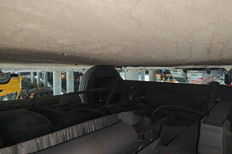 Used Ford Transit 2017 2.0T Diesel Van Mid-Chassis Mid-Roof China IV Standard Chassis Rear Right