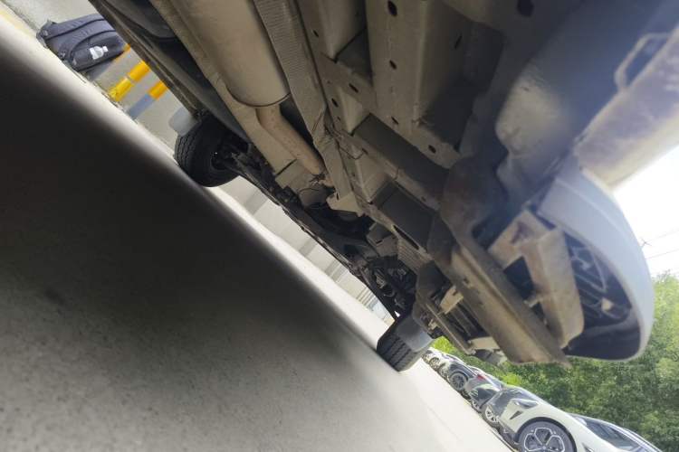 Used Ford Transit 2017 2.0T Diesel Multi-Function Commercial Vehicle Mid-Drive Mid-Roof China V Standard Chassis Rear Right