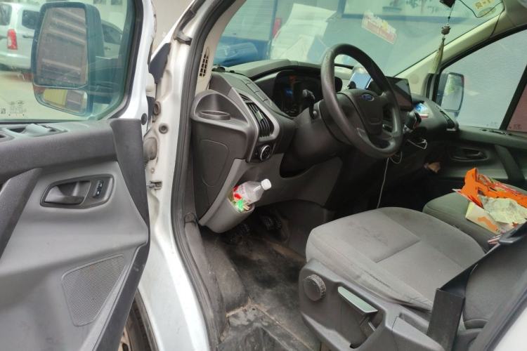 Used Ford Transit 2017 2.0T Diesel Multi-Purpose Commercial Vehicle Short Wheelbase Low Roof China IV Standard Driver Seat