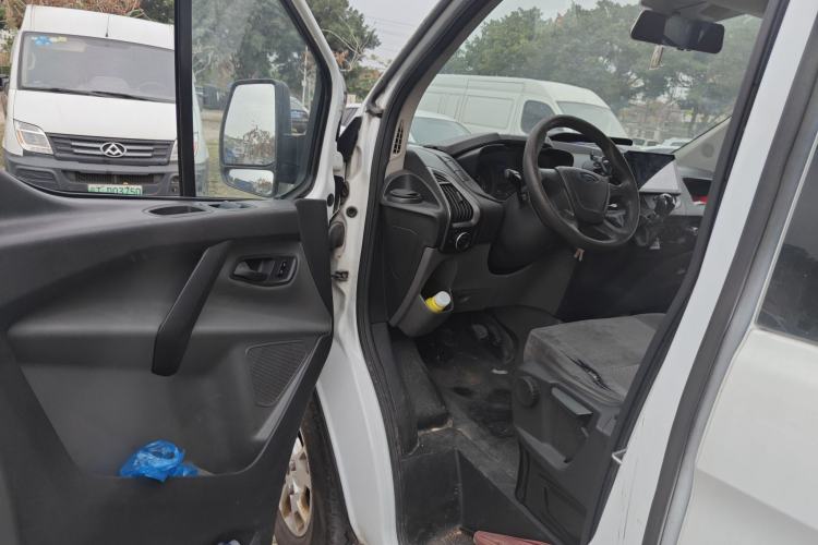 Used Ford Transit 2017 2.0T Diesel Multi-Purpose Commercial Vehicle Short Wheelbase Low Roof China V Standard Driver Seat
