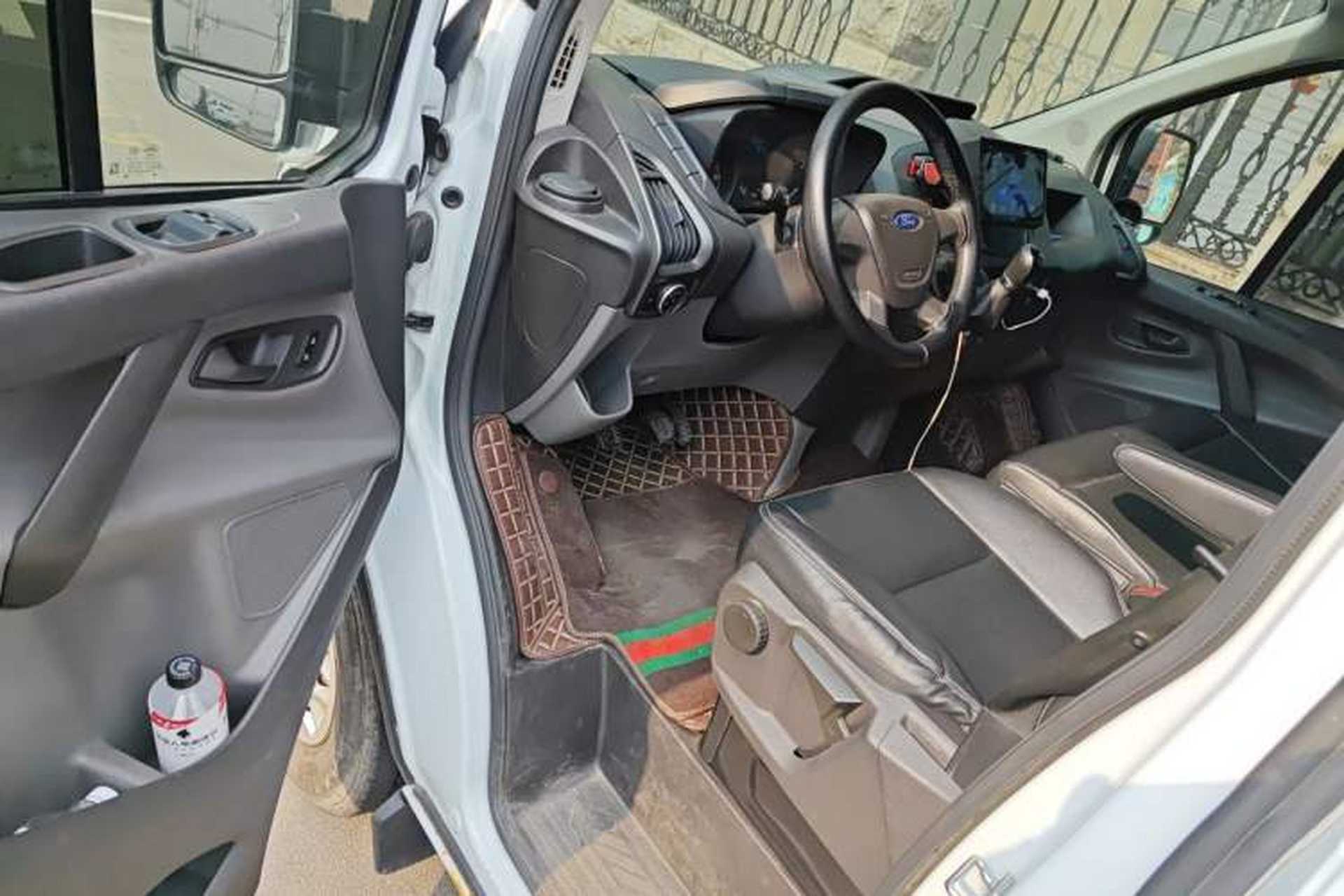 Used Ford Transit 2017 2.0T Diesel Multi-Purpose Commercial Vehicle Short Wheelbase Low Roof China V Standard Driver Seat