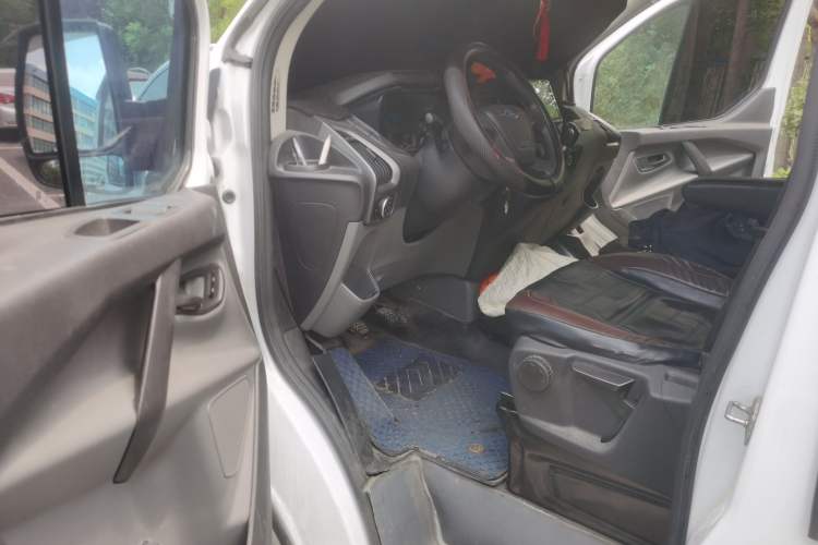 Used Ford Transit 2017 2.0T Diesel Multi-Purpose Commercial Vehicle Short Wheelbase Low Roof China V Standard Driver Seat