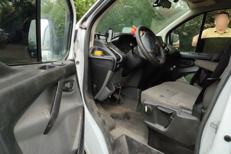 Used Ford Transit 2017 2.0T Diesel Multi-Function Commercial Vehicle Mid-Drive Mid-Roof China V Standard Driver Seat