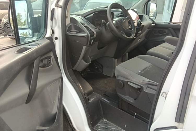 Used Ford Transit 2017 2.0T Diesel Multi-Purpose Commercial Vehicle Short Wheelbase Low Roof China V Standard Driver Seat