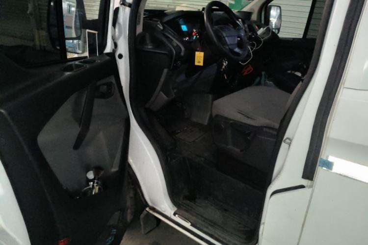 Used Ford Transit 2017 2.0T Diesel Van Mid-Chassis Mid-Roof China V Standard Driver Seat