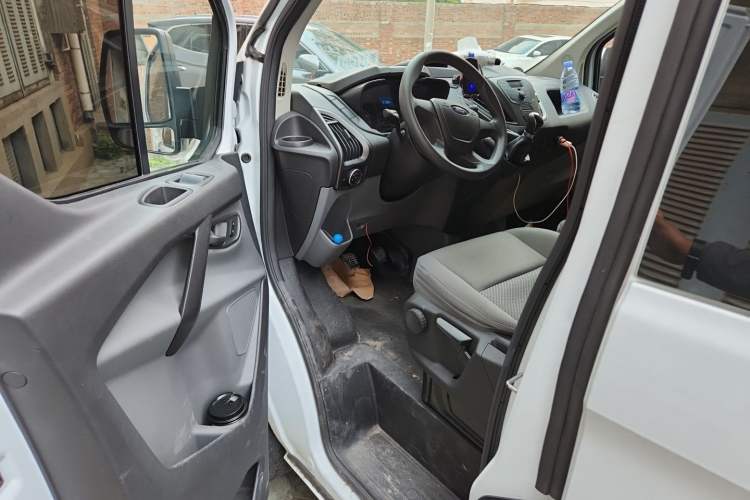 Used Ford Transit 2017 2.0T Gasoline Multi-Purpose Commercial Vehicle Short Wheelbase Mid-Roof China V Standard Driver Seat
