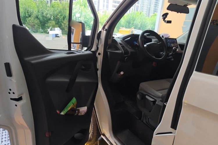 Used Ford Transit 2017 2.0T Diesel Multi-Purpose Commercial Vehicle Short Wheelbase Low Roof China V Standard Driver Seat