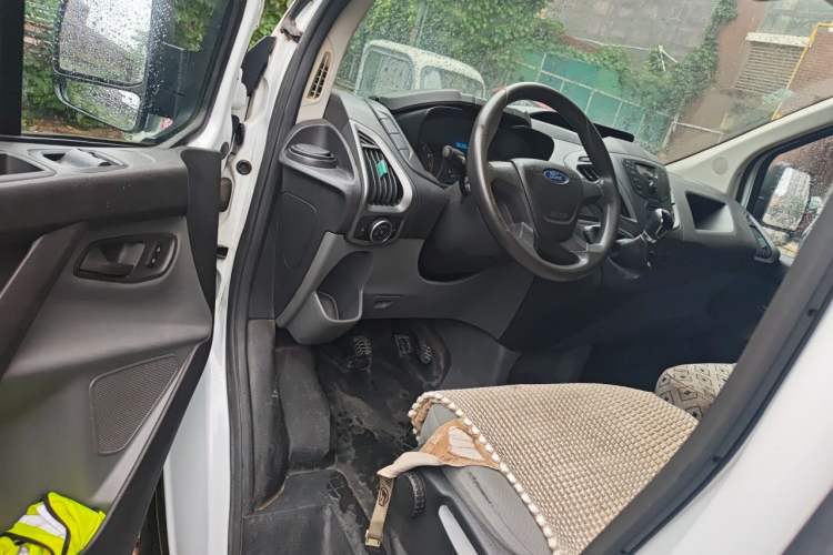 Used Ford Transit 2017 2.0T Gasoline Van Short Wheelbase Low Roof China V Standard Driver Seat