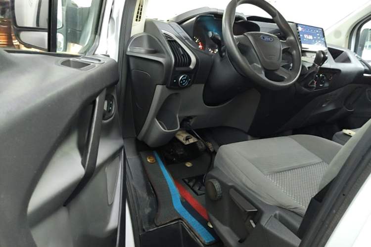 Used Ford Transit 2017 2.0T Diesel Multi-Function Commercial Vehicle Short Wheelbase Mid-Roof China V Standard Driver Seat