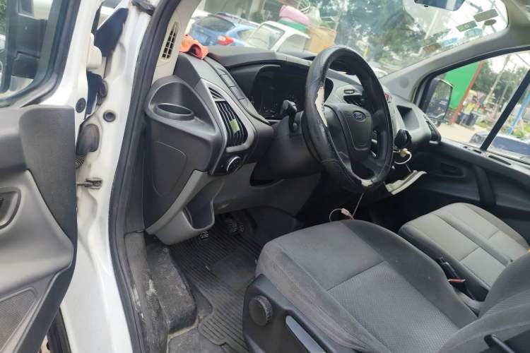 Used Ford Transit 2017 2.0T Diesel Multi-Purpose Commercial Vehicle Short Wheelbase Low Roof China V Standard Driver Seat