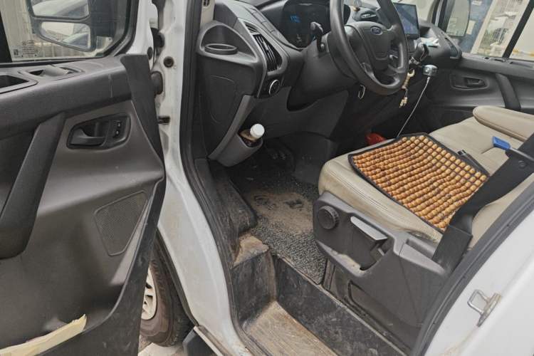 Used Ford Transit 2017 2.0T Diesel Multi-Purpose Commercial Vehicle Short Wheelbase Low Roof China V Standard Driver Seat