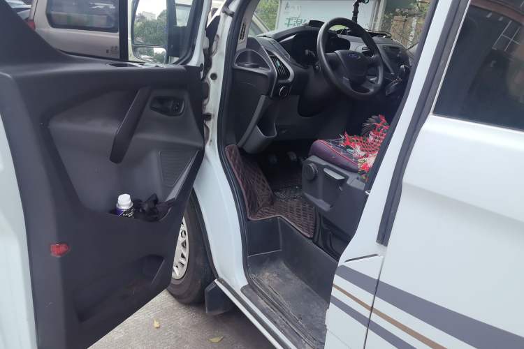 Used Ford Transit 2017 2.0T Diesel Multi-Purpose Commercial Vehicle Mid-Drive Mid-Roof China IV Standard Driver Seat