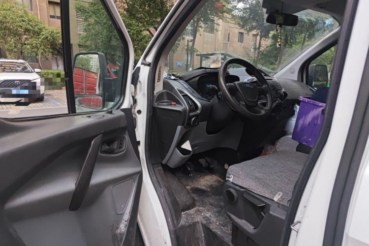 Used Ford Transit 2017 2.0T Diesel Multi-Purpose Commercial Vehicle Short Wheelbase Low Roof China IV Standard Driver Seat