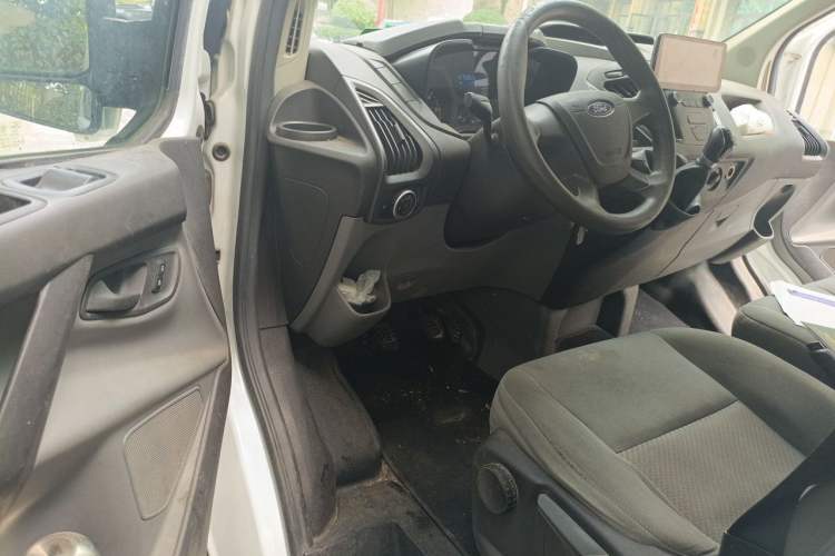 Used Ford Transit 2017 2.0T Diesel Van Mid-Chassis Mid-Roof China V Standard Driver Seat