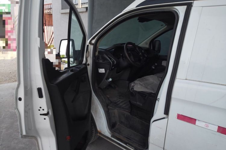 Used Ford Transit 2017 2.0T Diesel Van Mid-Chassis Mid-Roof China V Standard Driver Seat