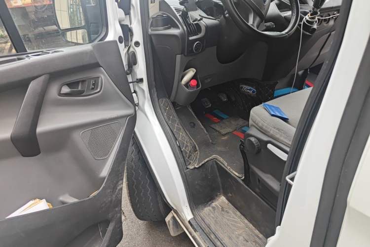 Used Ford Transit 2017 2.0T Diesel Multi-Function Commercial Vehicle Mid-Drive Mid-Roof China V Standard Driver Seat