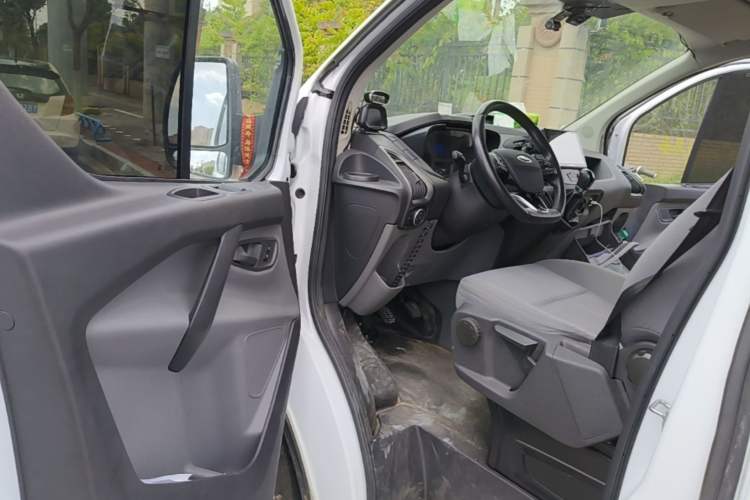 Used Ford Transit 2017 2.0T Diesel Van Short Wheelbase Low Roof China IV Standard Driver Seat
