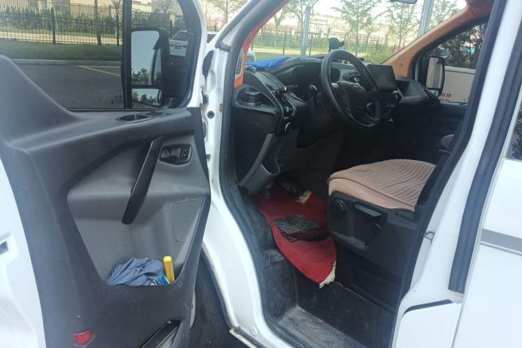 Used Ford Transit 2017 2.0T Diesel Multi-Purpose Commercial Vehicle Short Wheelbase Low Roof China V Standard Driver Seat