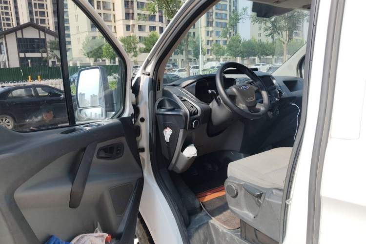 Used Ford Transit 2017 2.0T Diesel Van Short Wheelbase Low Roof China V Standard Driver Seat