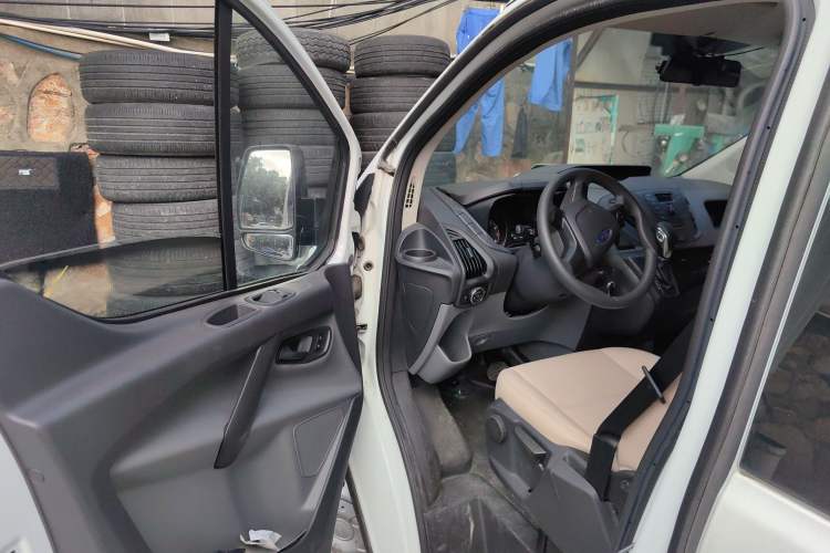 Used Ford Transit 2017 2.0T Gasoline Automatic Multi-Function Commercial Vehicle Mid-Drive Mid-Roof China V-standard Driver Seat