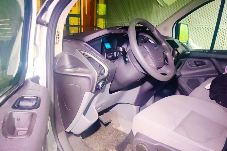 Used Ford Transit 2017 2.0T Diesel Multi-Function Commercial Vehicle Short Wheelbase Mid-Roof China V Standard Driver Seat