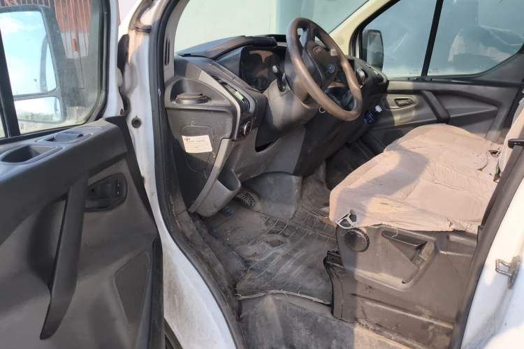 Used Ford Transit 2017 2.0T Diesel Van Mid-Chassis Mid-Roof China V Standard Driver Seat