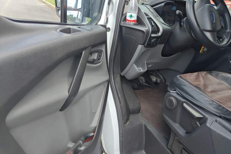 Used Ford Transit 2017 2.0T Gasoline Multi-Purpose Commercial Vehicle Mid-Drive Mid-Roof China V Standard Driver Seat