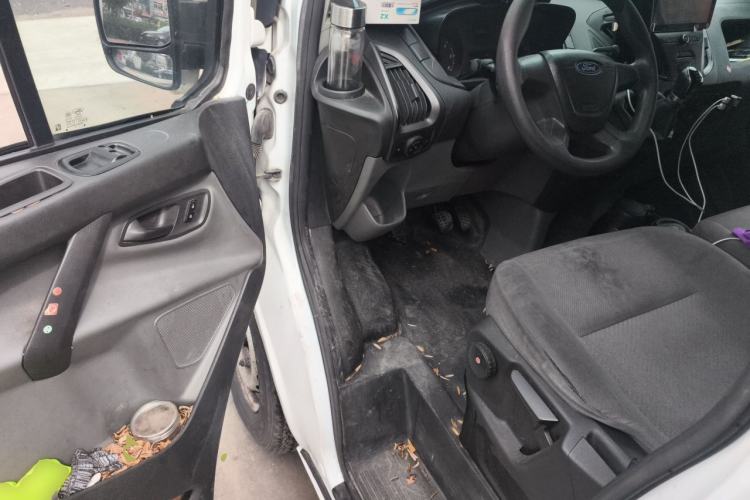 Used Ford Transit 2017 2.0T Diesel Van Mid-Chassis Mid-Roof China V Standard Driver Seat
