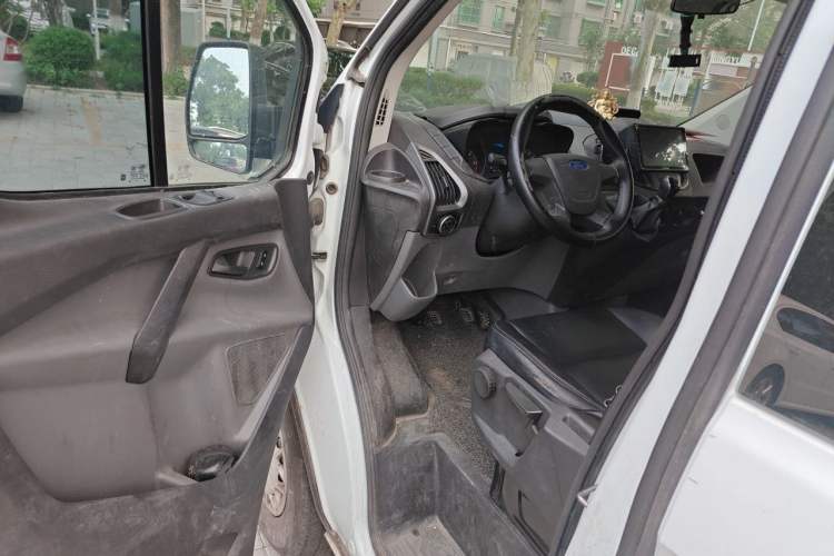 Used Ford Transit 2017 2.0T Diesel Multi-Function Commercial Vehicle Mid-Drive Mid-Roof China V Standard Driver Seat