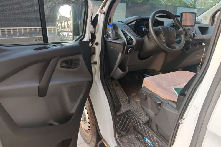 Used Ford Transit 2017 2.0T Diesel Van Mid-Chassis Mid-Roof China V Standard Driver Seat