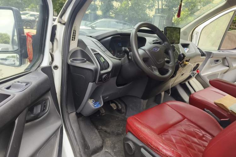 Used Ford Transit 2017 2.0T Diesel Multi-Function Commercial Vehicle Mid-Drive Mid-Roof China V Standard Driver Seat