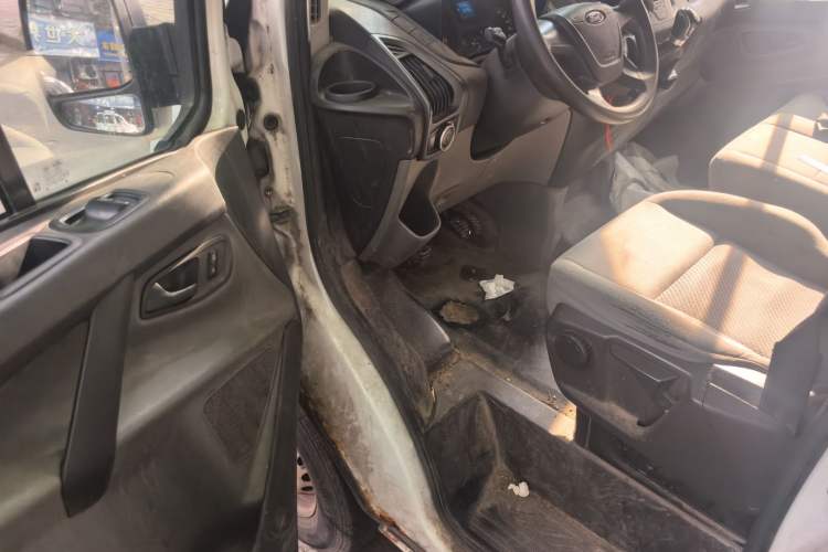 Used Ford Transit 2017 2.0T Diesel Van Mid-Chassis Mid-Roof China V Standard Driver Seat