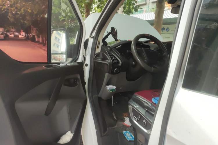 Used Ford Transit 2017 2.0T Diesel Multi-Function Commercial Vehicle Mid-Drive Mid-Roof China V Standard Driver Seat