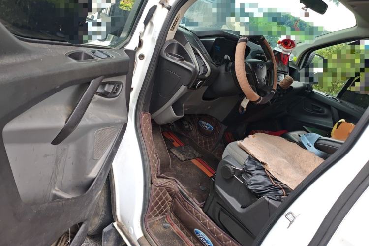 Used Ford Transit 2017 2.0T Diesel Multi-Purpose Commercial Vehicle Short Wheelbase Low Roof China IV Standard Driver Seat