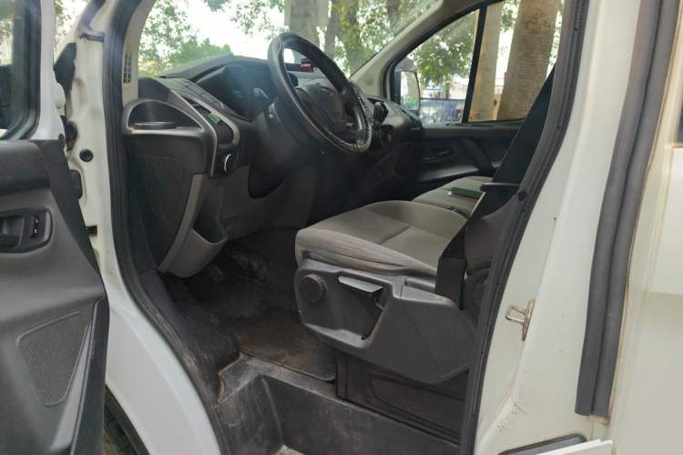 Used Ford Transit 2017 2.0T Gasoline Multi-Purpose Commercial Vehicle Short Wheelbase Low Roof China V Standard Driver Seat