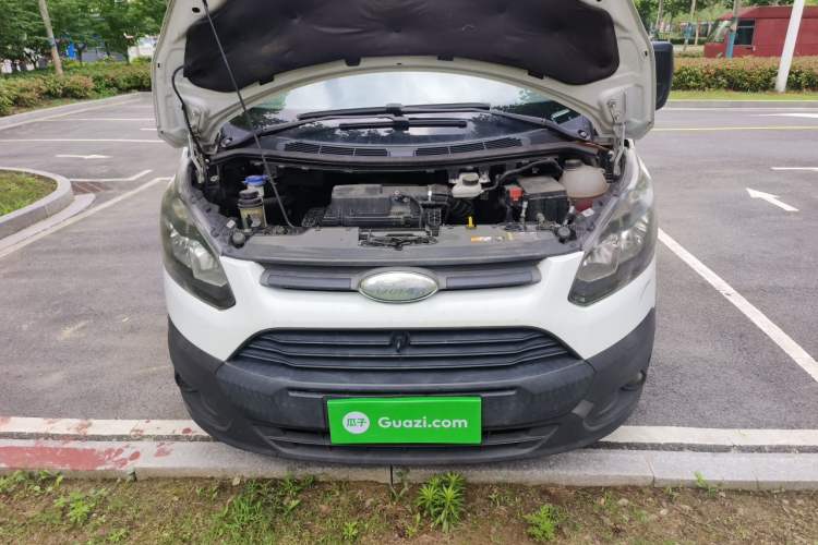 Used Ford Transit 2017 2.0T Diesel Multi-Purpose Commercial Vehicle Mid-Drive Mid-Roof China IV Standard Engine Bay